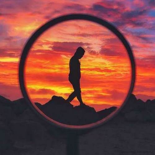دانلود آهنگ we are still here با صدای زن