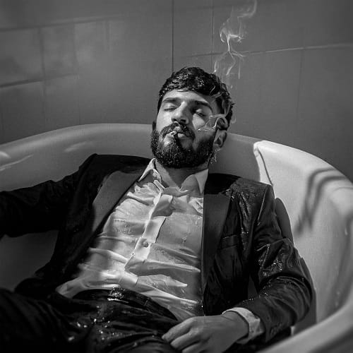 دانلود آهنگ شنیدم دست روت بلند کرده